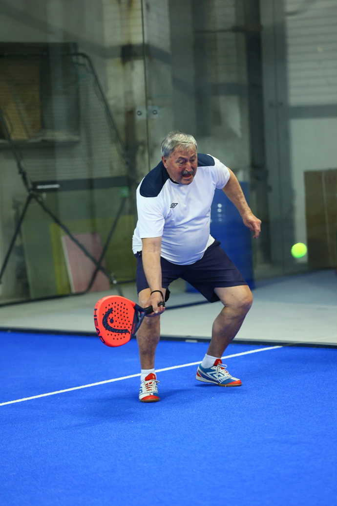 Antonín Panenka si vyzkoušel, jaké to je hrát tenis a squash zároveň. 