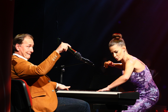 Petr Vondráček a Šárka Vaňková během společného vystoupení.