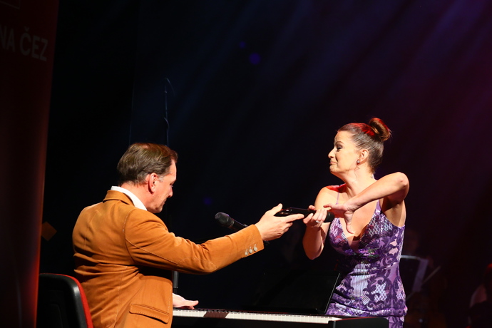 Petr Vondráček a Šárka Vaňková během společného vystoupení.
