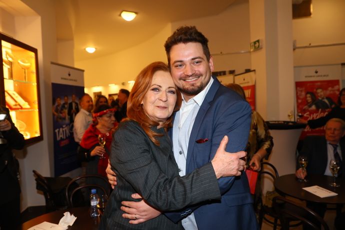 Simona Stašová se synem Vojtou Stašem. 