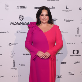 Herečka Jitka Čvančarová vynesla na letošní předávání cen Český lev růžovou róbu od návrhářky Liběny Rochové. 