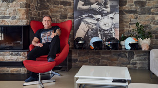 Jakub Smolík ukázal Lifee zvláštnost ve své ložnici: Strmé schody odtud vedou přímo do pokoje dětí