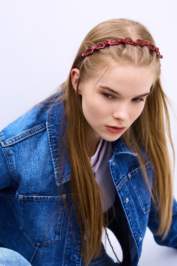 Pevná čelenka se srdci, Pull&Bear, 199 Kč