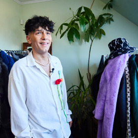 Jan Bendig nás zavedl do šatny. 