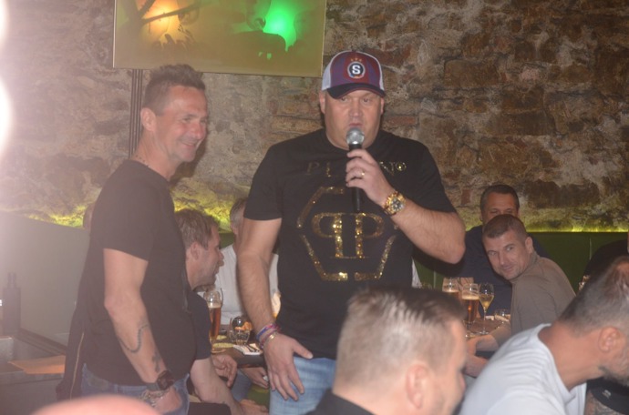 Marek Vít se ujal moderování narozeninových oslav Jiřího Novotného. 