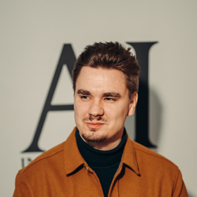 Podle Ondřeje Hlaváče můžeme umělou inteligenci využívat v běžném životě, a usnadnit si tak práci. 