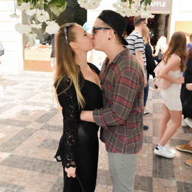 Takhle se Denisa s Filipem pusinkovali loni na Prvního máje.