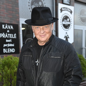 Ladislav Křížek se poprvé objevil ve společnosti bez vlasů.