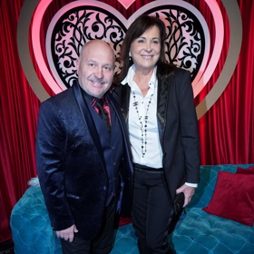 Také Michal David je už 40 let spokojený po boku vyšší ženy Marcely Skuherské.