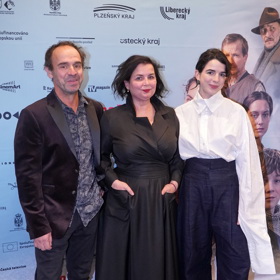 Petr s manželkou Klárou a dcerou Antonií (vpravo), která je rovněž herečka.