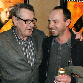 Matěj (na snímku s tátou) a Petr Formanovi si jako malí zahráli v sérii o rodině Homolkových. Matěj se vedle herectví zajímá také o grafiku a výtvarnictví.