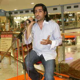 Krátce po skončení SuperStar 2005 znala jméno Aliho Amiriho celá republika.