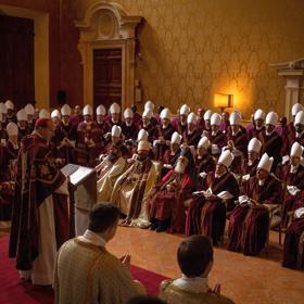 Snímek Konkláve je v popisu událostí po smrti papeže a při volbě nového prý poměrně věrný, jak hlásají odborníci.