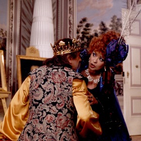 Pohádka Nesmrtelná teta (1993) stojí především na nezapomenutelném výkonu Jiřiny Bohdalové.