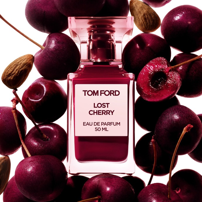 Parfémy od americké značky Tom Ford se vyznačují luxusem, smyslností a originalitou. Výjimku netvoří ani parfém Lost Cherry. Vůni otevírá zralá dužina tmavé třešně, ponořená do třešňového likéru s dotekem hořké mandle. Srdce parfému bije ve sladkých vlnách třešňového dortu. Sirup z griotky ovoce doplňují výrazné tóny turecké růže a jasmínu arabského. Základ tvoří peruánský balzám a pražená tonka fazole. Vůni uzavírá spojení santalového dřeva, vetivéru a cedru. Cena vůně se v závislosti na množství pohybuje od 2500 do 12 200 Kč.
