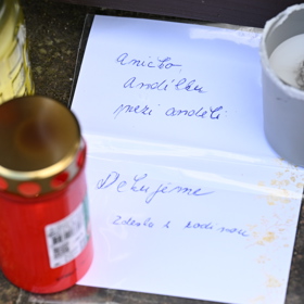 Množí se to tu vzkazy pro Aničku.