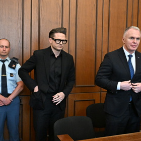 Ondřej Brzobohatý u soudu, kde se řeší jeho spor s exmanželkou Taťánou Kuchařovou.