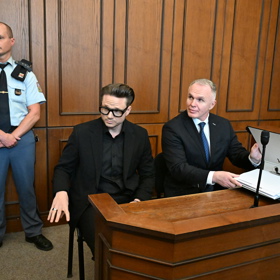 Ondřej Brzobohatý u soudu, kde se řeší jeho spor s exmanželkou Taťánou Kuchařovou.