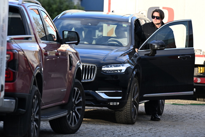 Ondřej Brzobohatý ve svém luxusním SUV. 