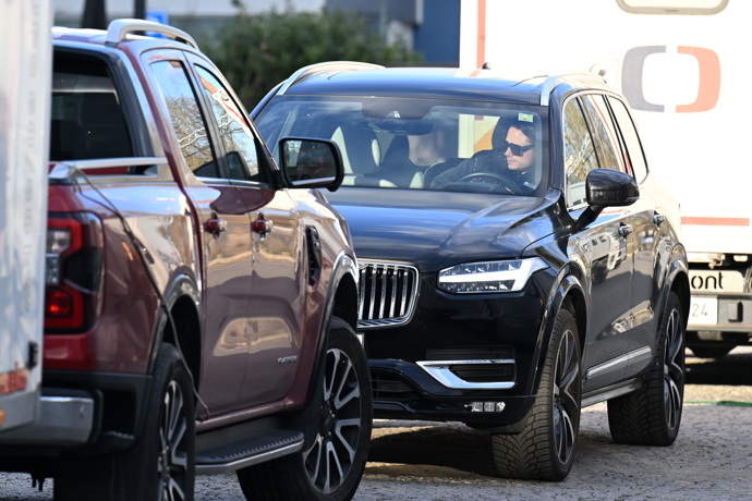Ondřej Brzobohatý ve svém luxusním SUV. 