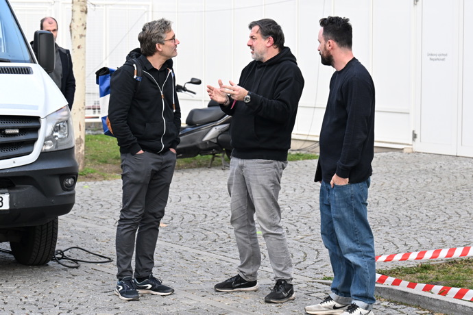 Jiří Havelka (vlevo) je už také na místě. 