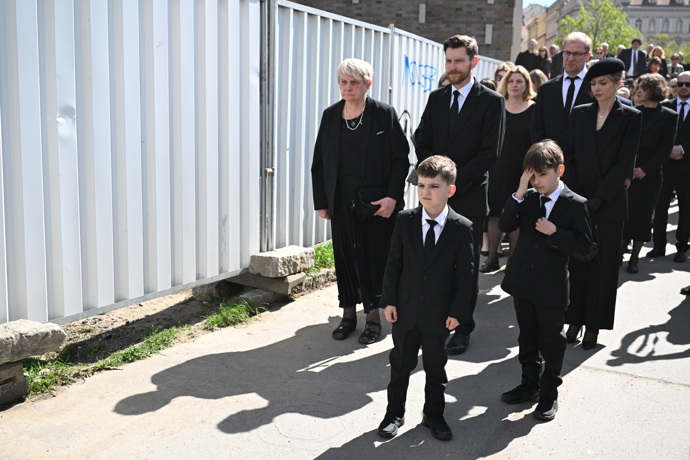 Zádušní mše za hereckého barda Aloise Švehlíka, který zemřel ve věku 85 let. 