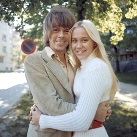 Její manželství s dalším členem skupiny Björnem Ulvaeusem koncem 70. let zkrachovalo.