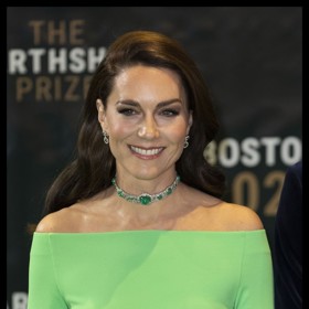 Na večerní akce se ale princezna nezříká ani kouřového líčení. Předvedla ho například v roce 2022 na předávání cen Earthshot.