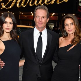 Cindy Crawford v slzách.