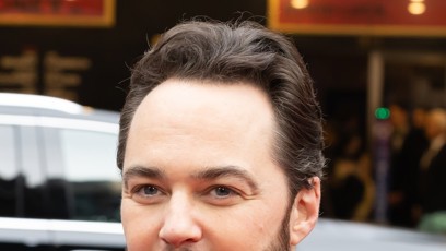 FOTO: Herec Jim Parsons je k nepoznání.