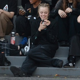 Dcera Angeliny Jolie a Brada Pitta Shiloh oživila téměř 25 let starý ikonický účes své maminky z filmu Lara Croft - Tomb Raider.