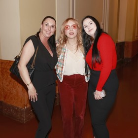 Andrea Kašpárková s dcerou Natálií a Kateřinou Žbirkovou.