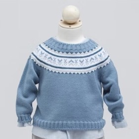 Jde o nebesky modrý svetr Fina Ejerique za 45,75 liber.