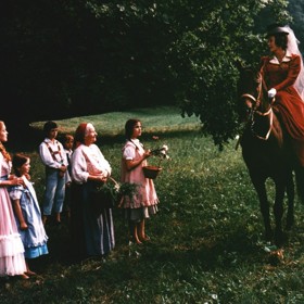 První díl filmového zpracování Babičky z roku 1971 vysílá ČT1 v sobotu 19. dubna od 15.05, druhý díl pak v neděli 20. dubna od 14.15.