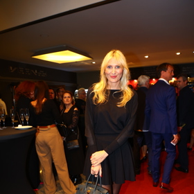 Kateřina Průšová zvolila mini šaty v černé barvě a rozhodně nešlápla vedle. Model působil vkusně a elegantně, ale zároveň ne fádně