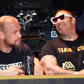 Filip Grznár a Jarda Kotlár na tiskovce Clashe.