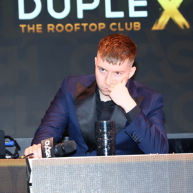 Moderátor Jakub Jíra, končí v Clashi.