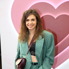 Herečka Denisa Pfauserová během dovolené na Bali spadla z koně.