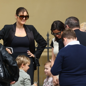 Ornella Koktová se naposledy se sestrou Charlotte viděla na pohřbu babičky.