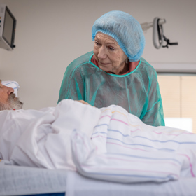 Za Vlastou Peškem chodí do nemocnice celá rodina.