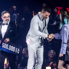 Vlasy zpěvačky Kvietah byly nepřehlédnutelné, a to ze všech stran.