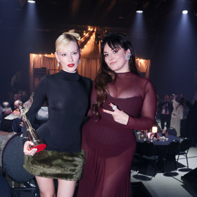 Annet X sice oblékla černé rolákové šaty od Tomáše Němce, zapomněla si pod ně ale vzít podprsenku, takže model byl pořádně dráždivý. 