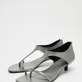 Kožené sandály na nízkém podpatku, 1599 Kč, Zara