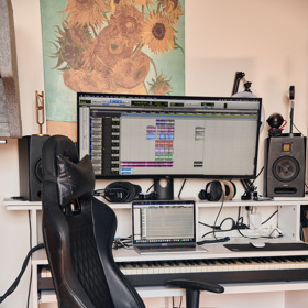 Pohled do hudebního koutku Elis Mraz, který najdete v její ložnici. 