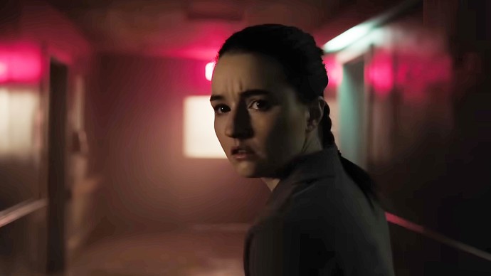 Kaitlyn Dever (Abby) v druhé řadě seriálu The Last of Us.