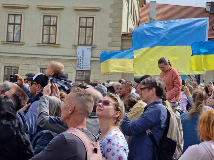 Na Pražském hradě se sešli příznivci Ukrajiny.