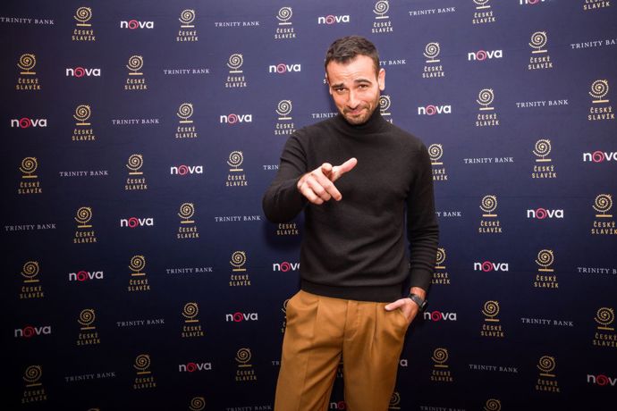 Dominik Vršanský svou pleš zakrýval různými černými pudry.