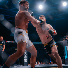 Zdeněk Polívka a Harun Uzun si vyměňovali tvrdé údery.