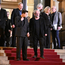 Adam Mišík byl na rozloučení s Jiřím Bartoškou sám.