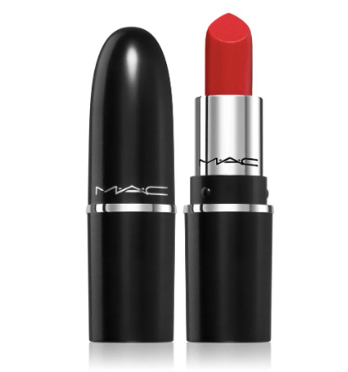 Saténová rtěnka, MAC Cosmetics, 447 Kč
